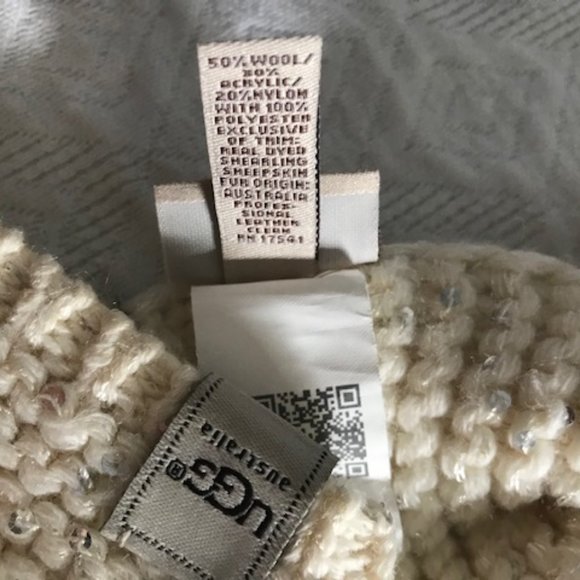 UGG Womens Beanie Handcraft Knit  Fur Pom Beanie Hat and scarf( Ivory )